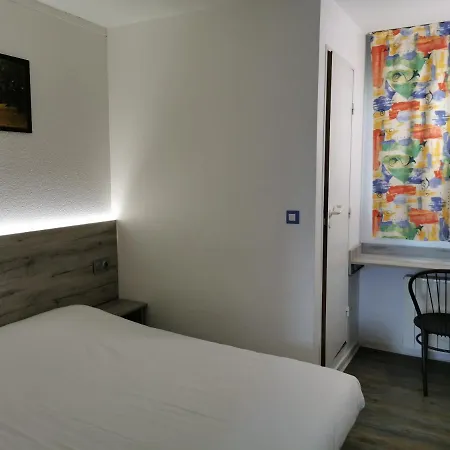 Alpha Hotel *
