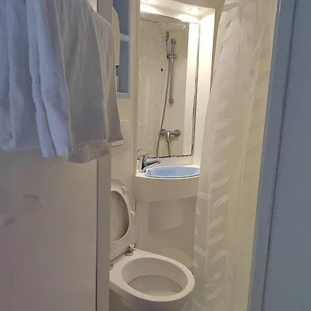 Hotel Alpha *