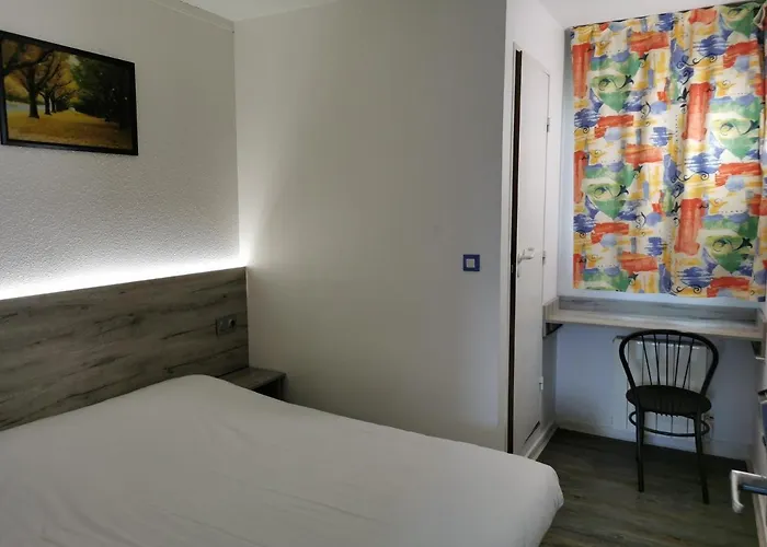 Alpha Hotel *
