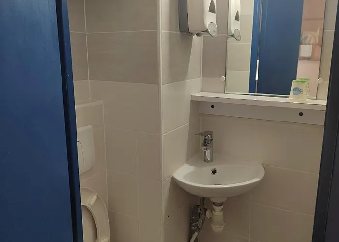 Hotel Alpha *