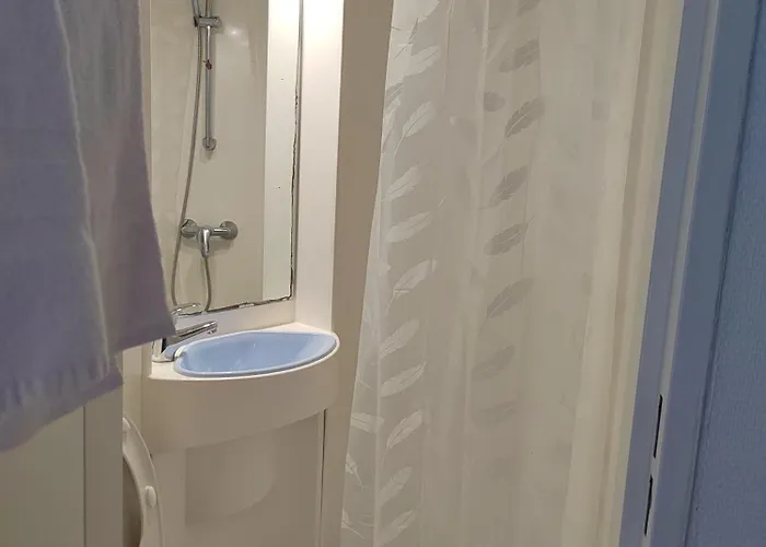 Alpha Hotel *