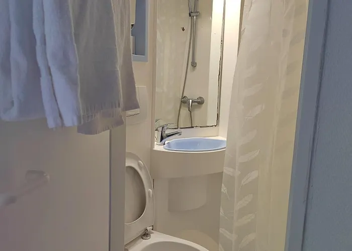 Hotel Alpha *